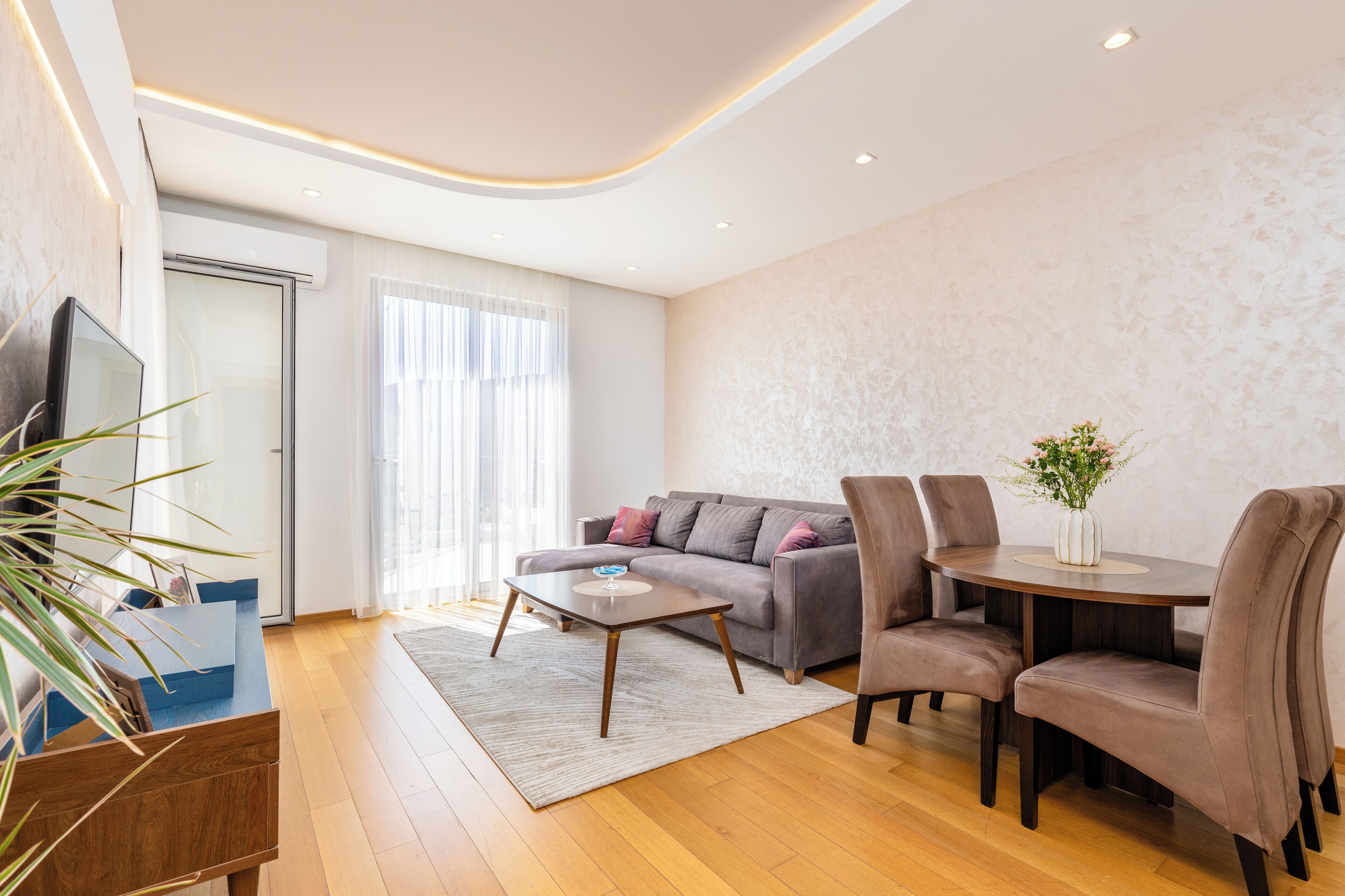 Departamento, 1 habitación | Área de sala de estar | Smart TV de 125 cm con canales por cable 