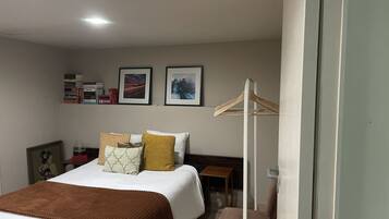 1 bedroom, iron/ironing board, free WiFi