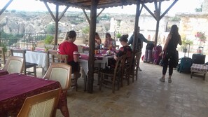 Free daily buffet breakfast - Aziz Cave Hotel (Ürgüp)