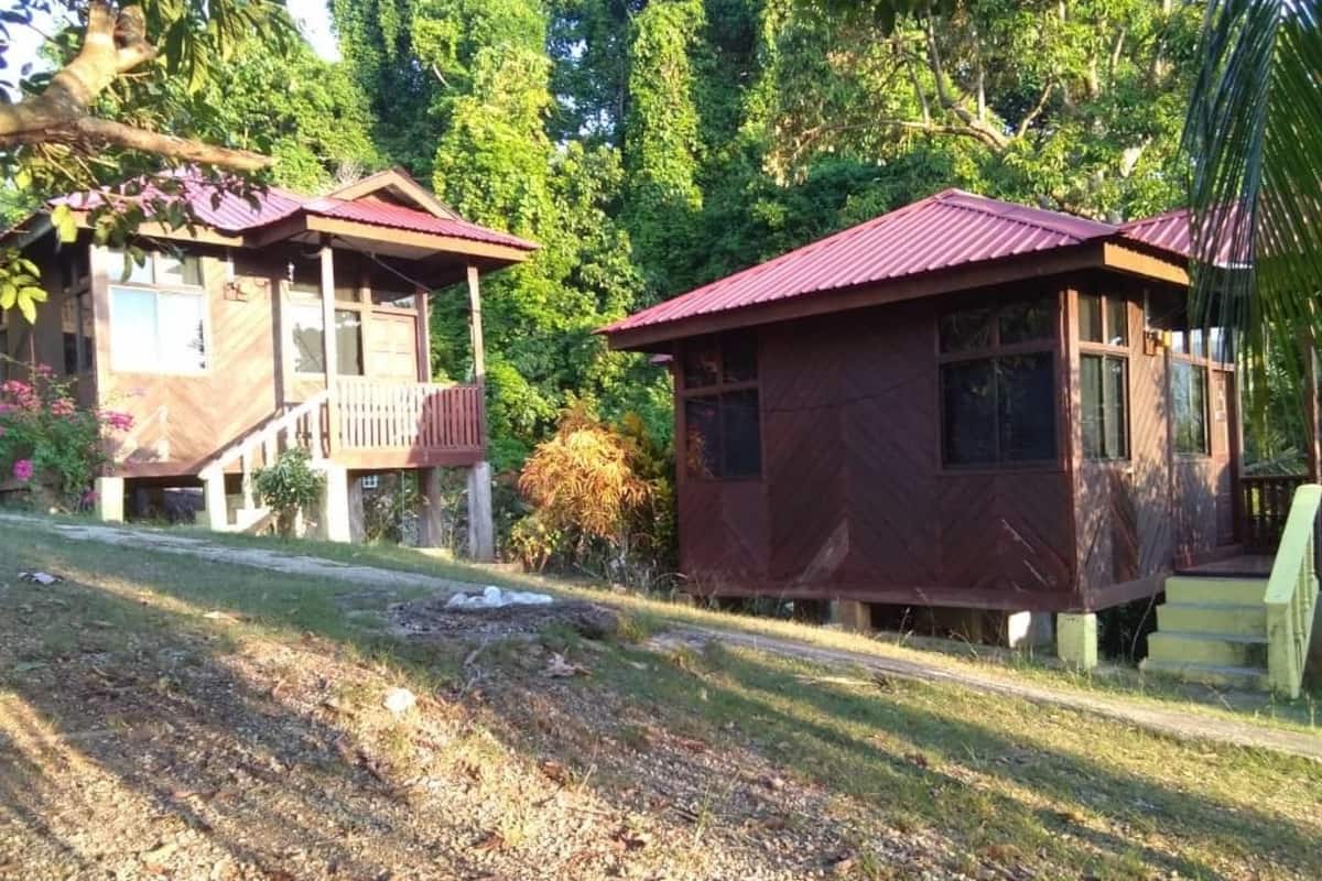 Phòng 3 | Bàn, bàn ủi/dụng cụ ủi quần áo, giường gấp/giường phụ (phụ phí)