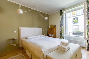 3 bedrooms, WiFi, bed sheets - Between the Beams, by Veeve (Paris)