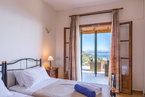 5 habitaciones, caja de seguridad en la habitación y escritorio