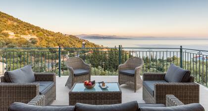 Villa Andonis, grande villa avec piscine privée et vue sur la mer