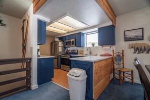 Microwave, dishwasher, coffee/tea maker