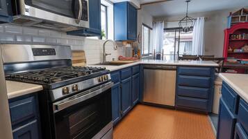 Microwave, dishwasher, coffee/tea maker