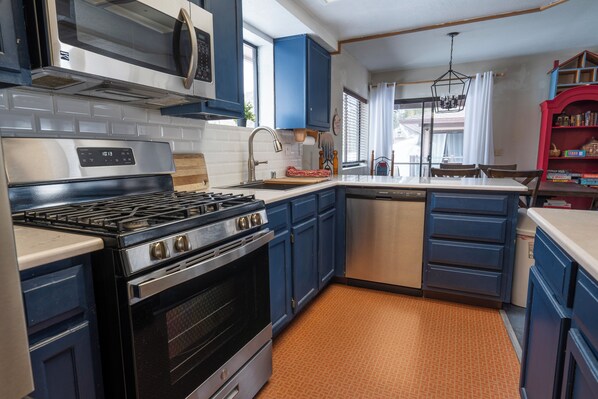 Microwave, dishwasher, coffee/tea maker