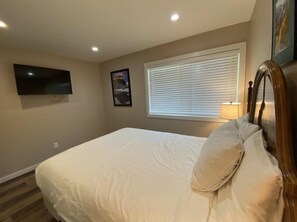 3 bedrooms, desk, iron/ironing board