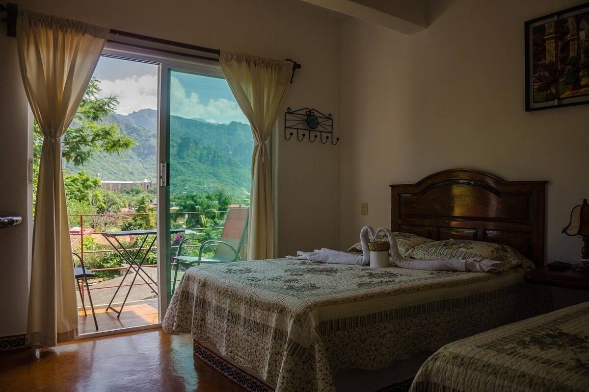 Cortinas blackout, tabla de planchar con plancha y wifi gratis 