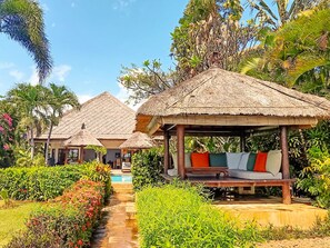 Property grounds - Villa Bidadari, beachfront, 3 Bedrooms w/ensuite baths, private pool and staff (lokapaksa)