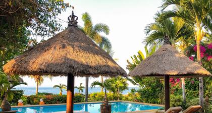 Villa Bidadari, beachfront, 3 Bedrooms w/ensuite baths, private pool and staff