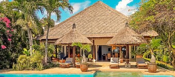 Villa Bidadari, beachfront, 3 Bedrooms w/ensuite baths, private pool and staff