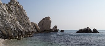 An oasis of serenity between the sea and the hills