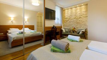 1 bedroom, desk, iron/ironing board, free WiFi