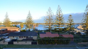 Exterior - Castillo Del Mar 10 - Overlooking the Lake (Tuncurry)