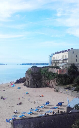 Pebble Cottage, minutes from Tenby's beaches!