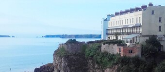 Pebble Cottage, minutes from Tenby's beaches!