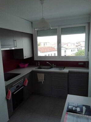 Fridge, oven, dishwasher