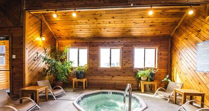 Unit #5 Cozy 2 Bed/2 Bath Condo on Golf Course with Hot Tub/ Sauna/ Pool