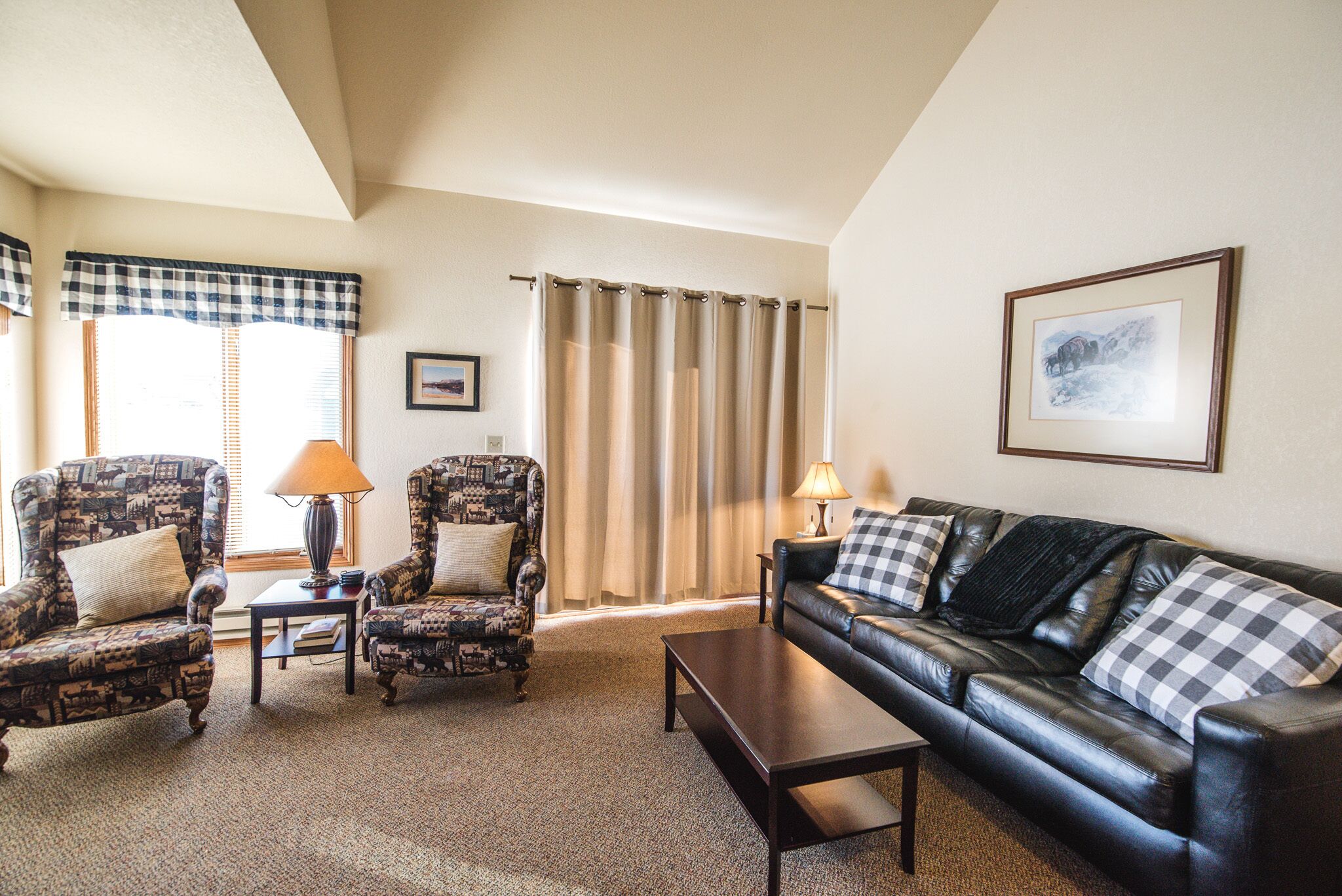 Smart TV, chimenea, futbolito