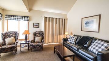 Smart TV, chimenea, futbolito