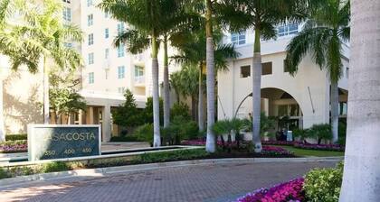 One bedroom in amazing luxury condo. BEACH PASS INCLUDED!