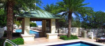 One bedroom in amazing luxury condo. BEACH PASS INCLUDED!