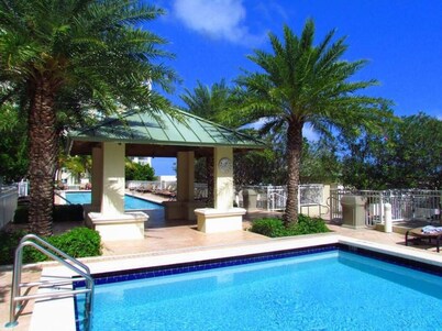 One bedroom in amazing luxury condo. BEACH PASS INCLUDED!