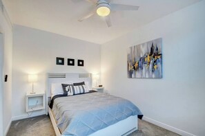 1 slaapkamer, een strijkplank/strijkijzer, gratis wifi, beddengoed