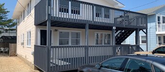 Oceanside Duplex 7 houses to Ocean 2nd floor