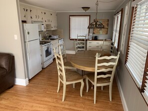 Fridge, microwave, stovetop, dishwasher