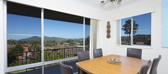 Capeview - 4 bedroom home near One Mile!