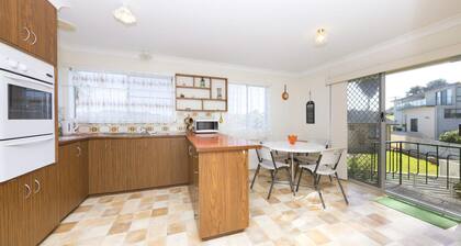 Capeview - 4 bedroom home near One Mile!
