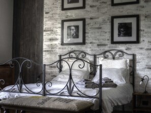 3 Schlafzimmer, Schreibtisch, Bügeleisen/Bügelbrett, kostenloses WLAN