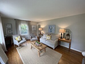 TV - The River House Close to Everything (Roanoke)