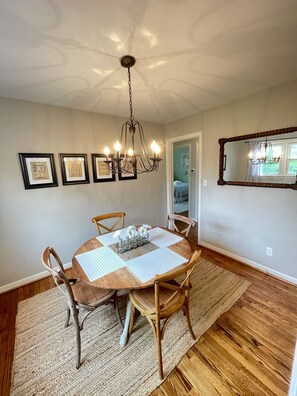 Dining - The River House Close to Everything (Roanoke)