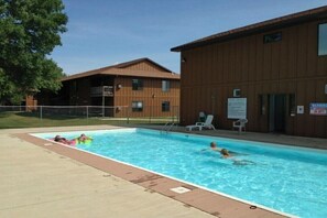 Piscine couverte, piscine extérieure