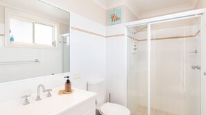 Baignoire, sèche-cheveux
