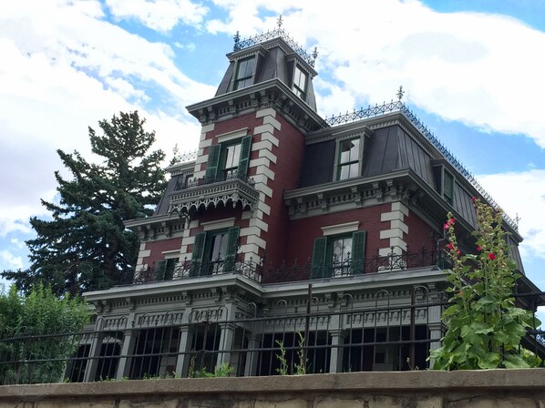 المنشأة من الخارج