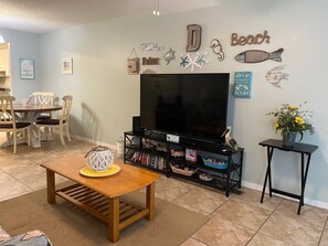 Dining - Quiet Coastal Retreat in Gulf Shores. Discounts for Longer Stays (Gulf Shores)