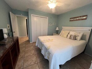 2 bedrooms, iron/ironing board, free WiFi, bed sheets - Quiet Coastal Retreat in Gulf Shores. Discounts for Longer Stays (Gulf Shores)