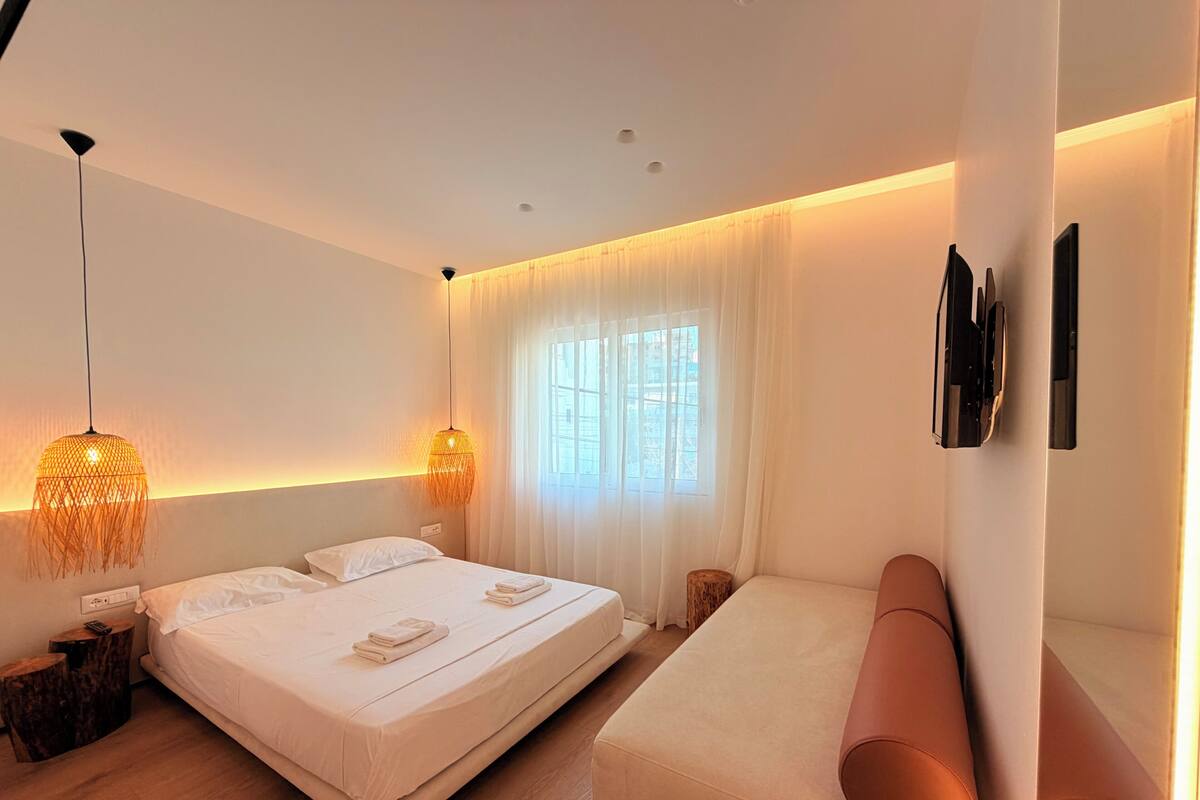 Family Room | Soundproofing, iron/ironing board (on request), WiFi (free), bed sheets