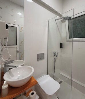 Bathroom - Villa Mucho (Sarandë)