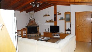 Panoramic Apartment | Living area | Smart TV - Villa Mucho (Sarandë)