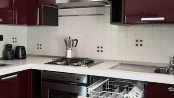 KĂŒhlschrank, Ofen, Herdplatte, GeschirrspĂŒler