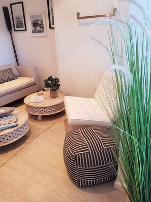 Interior - Cowes Couples Retreat - Prime Beachfront Location (Cowes)