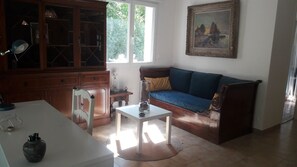 Télévision, lecteur de DVD, chaîne hi-fi