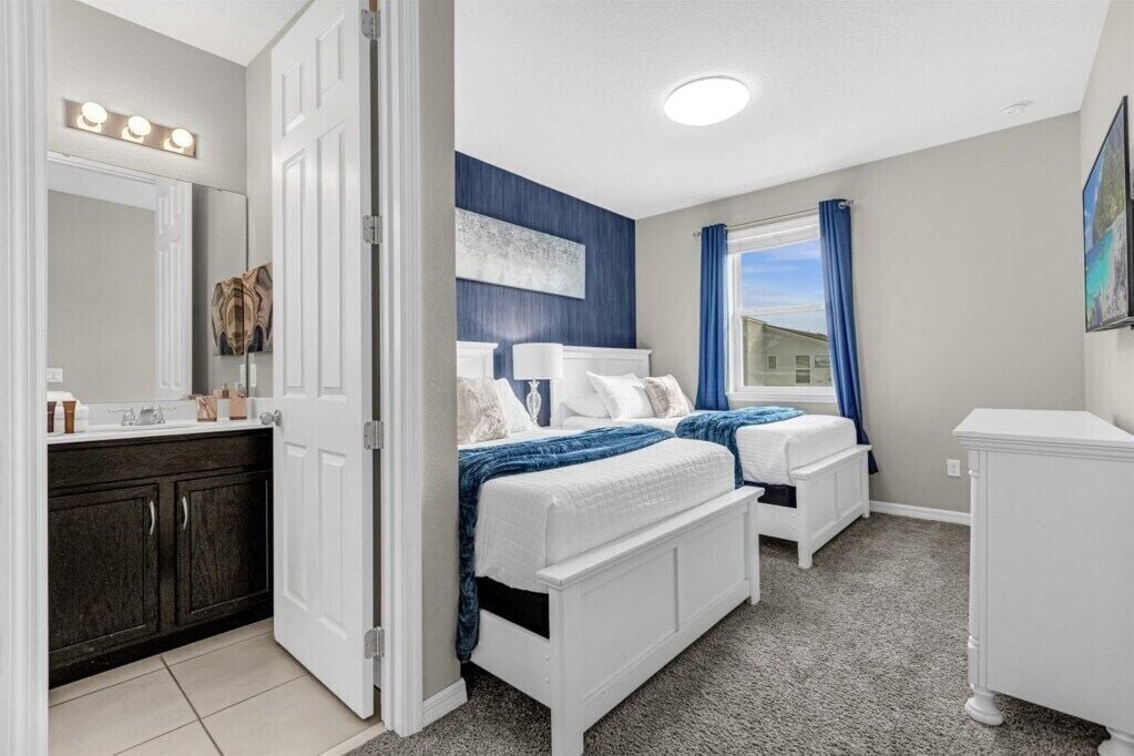 5 habitaciones, tabla de planchar con plancha, wifi y ropa de cama 