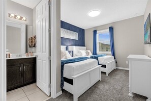 5 bedrooms, iron/ironing board, WiFi, bed sheets - 5 BD/ 5.5 Ba/ Solara Resort (9035 PC) (Kissimmee)