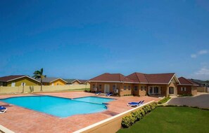 Outdoor pool - Lakerrvilla (Ocho Rios)