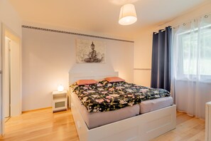 3 Schlafzimmer, Babybetten, WLAN, Bettwäsche